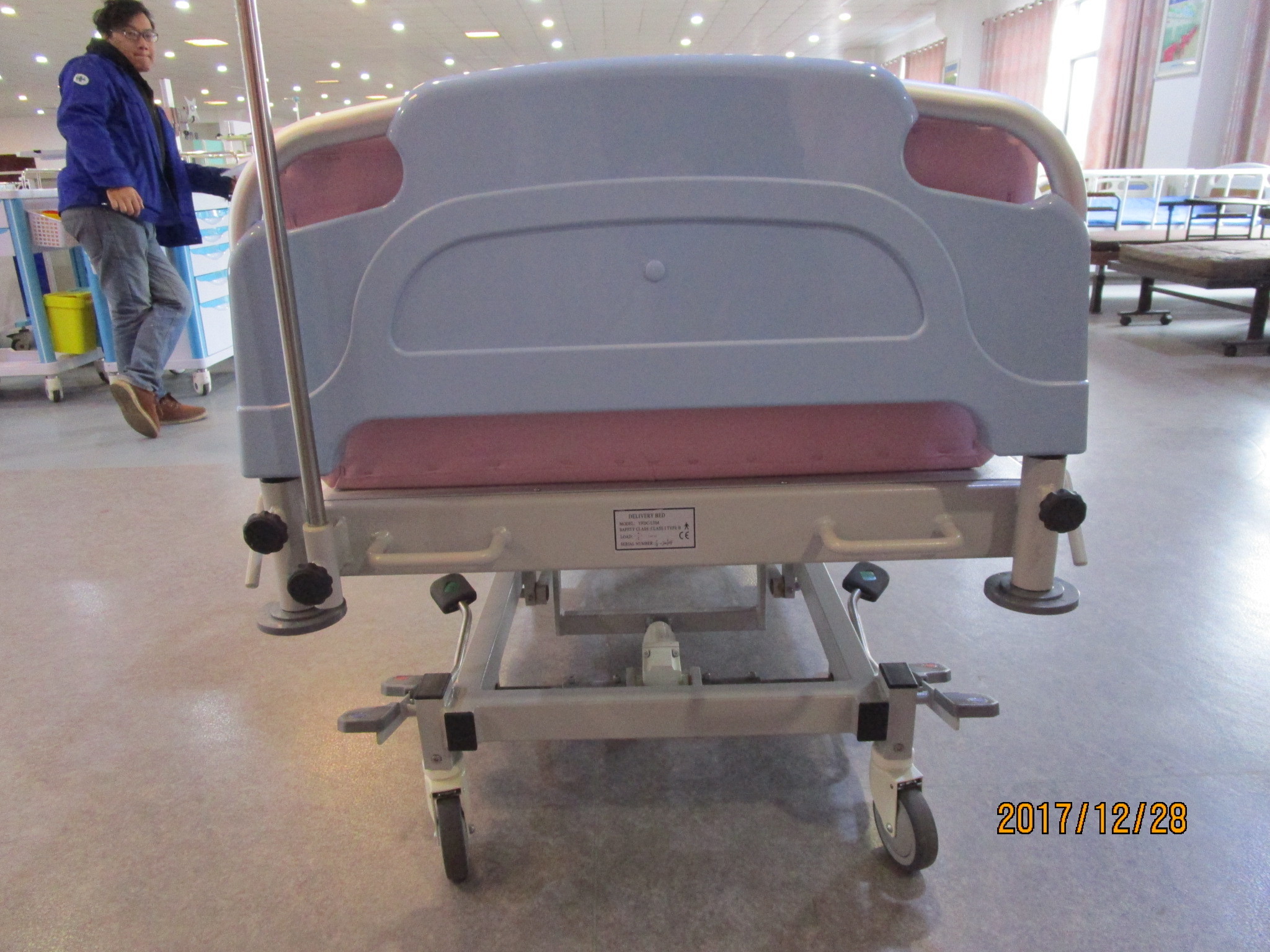 YFDC-LT03 Manual Hospital Obstetric LDR Birth Delivery Bed with CPR Function