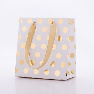 Custom Luxury Polka Dot Exquisite White Cardboard Gift Packaging for Bags Recyclable Fashionable Bag Gift Wrap