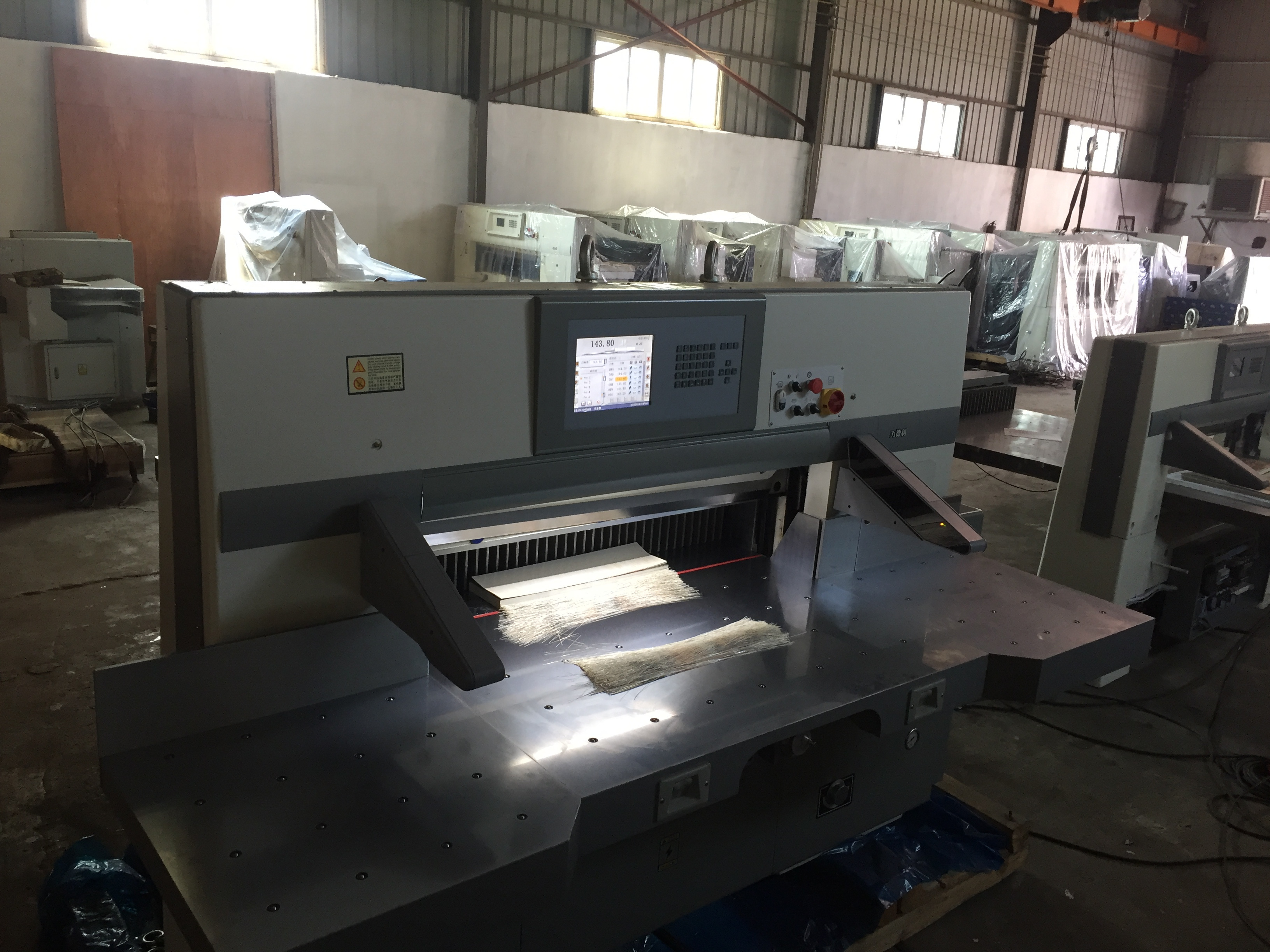 China Manufacturer A4 Manual Paper Trimmer A3 Size Heavy Duty Automatic Electric Guillotine Paper Cutter