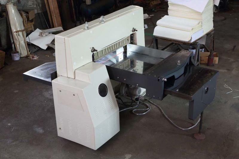 China Manufacturer A4 Manual Paper Trimmer A3 Size Heavy Duty Automatic Electric Guillotine Paper Cutter