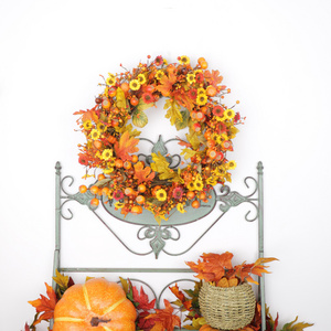 Factory Wholesale 24in Artificial Pumpkins Wreath Orange Daisy Flowers Wreath Maple Leaves Wreath For Autumn Home Decoration