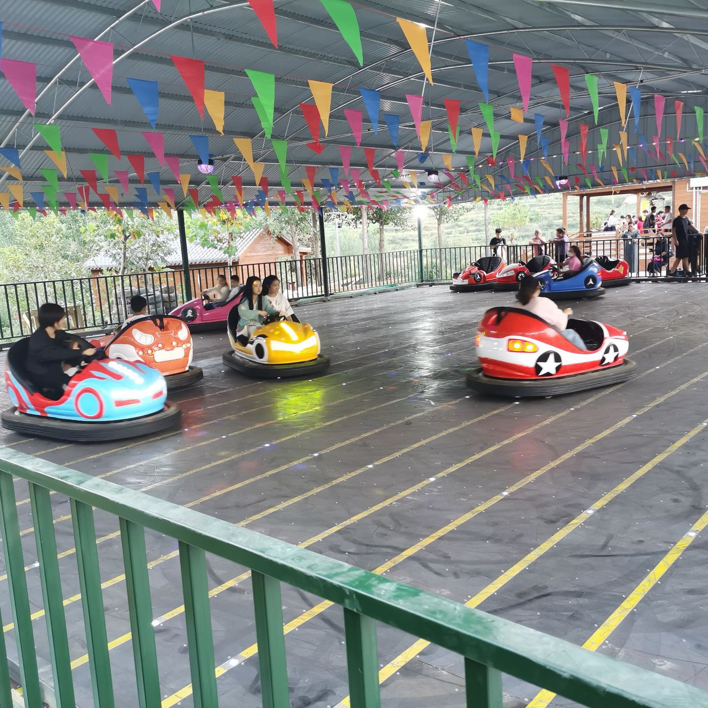 china factory cheap amusement park rides on  bumper cars sky net antenas  type chocones cars