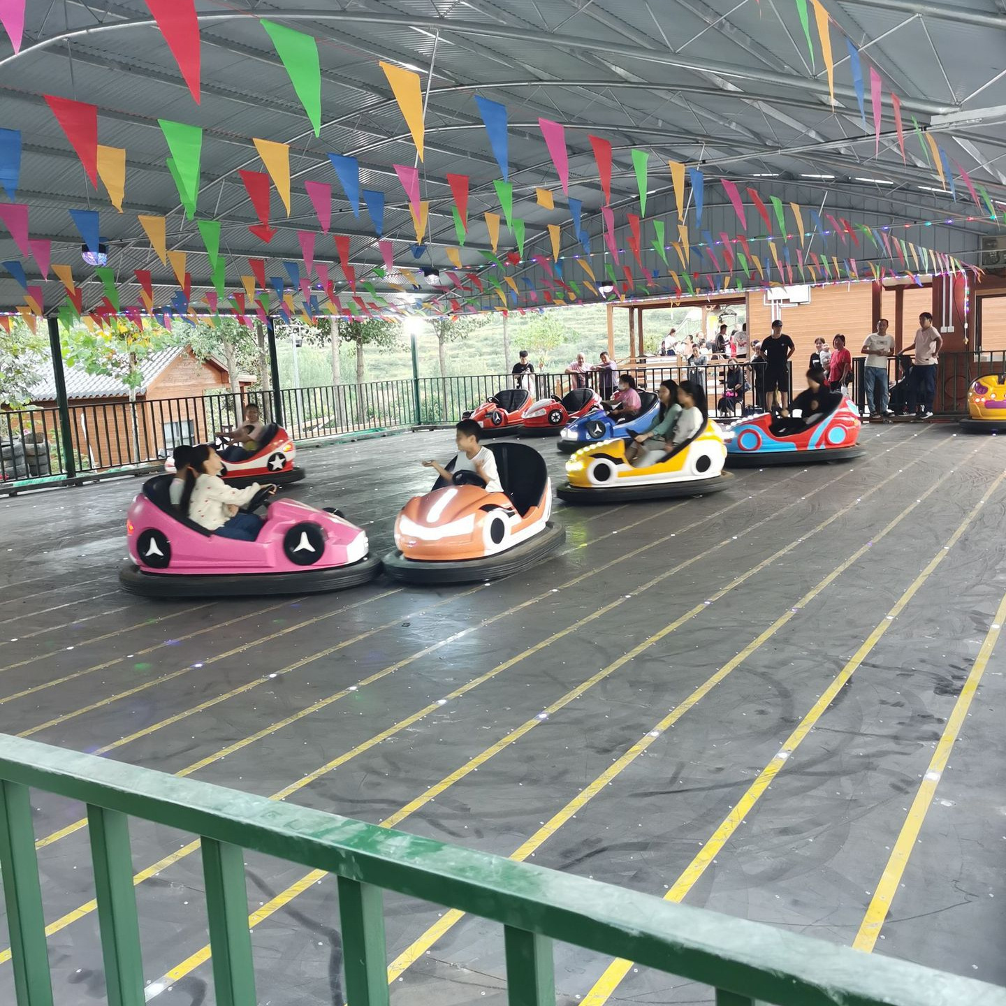 china factory cheap amusement park rides on  bumper cars sky net antenas  type chocones cars