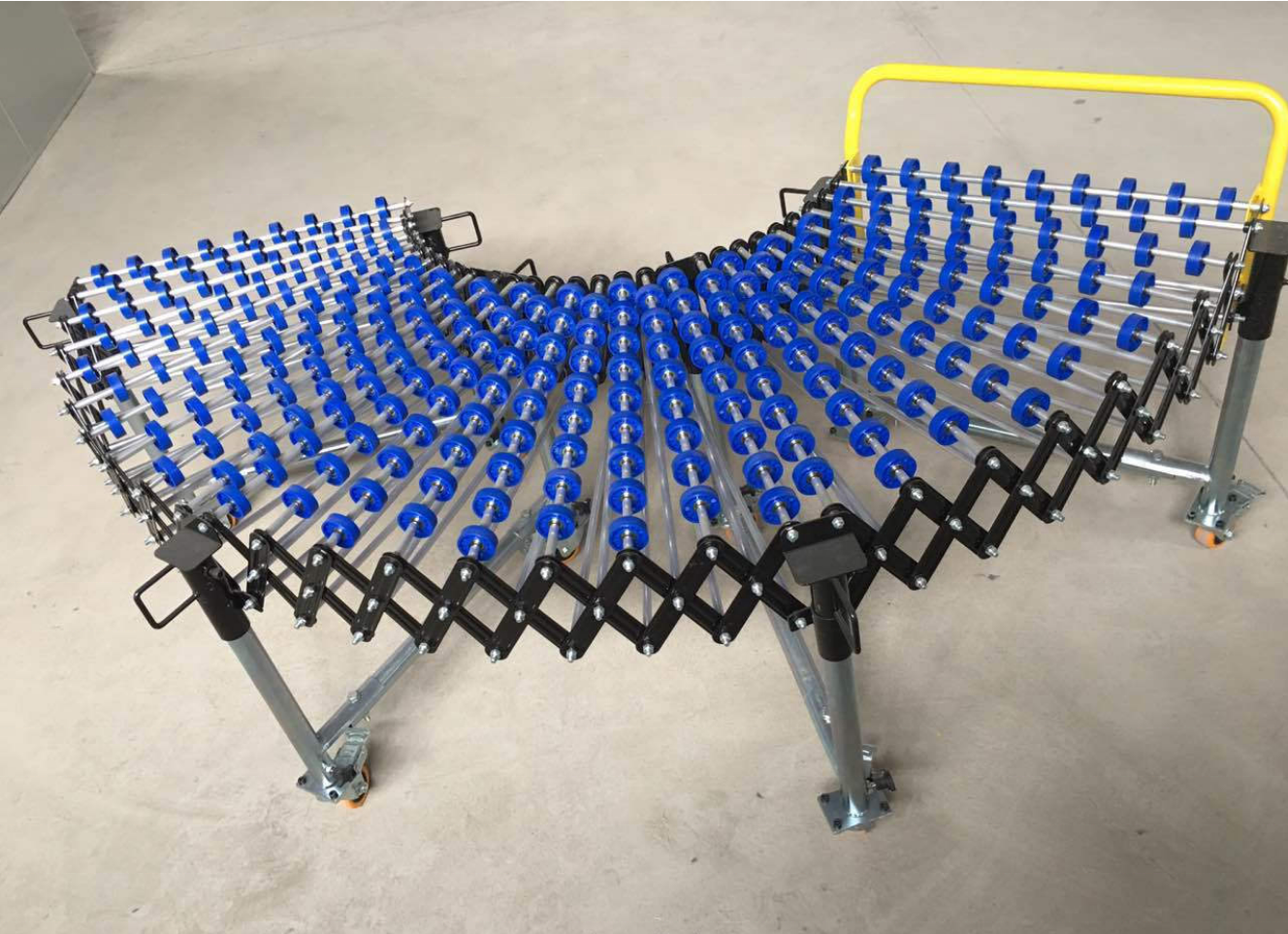 Gravity Flexible Skate wheel Conveyor Stainless steel support leg Telescopic Roller Conveyor