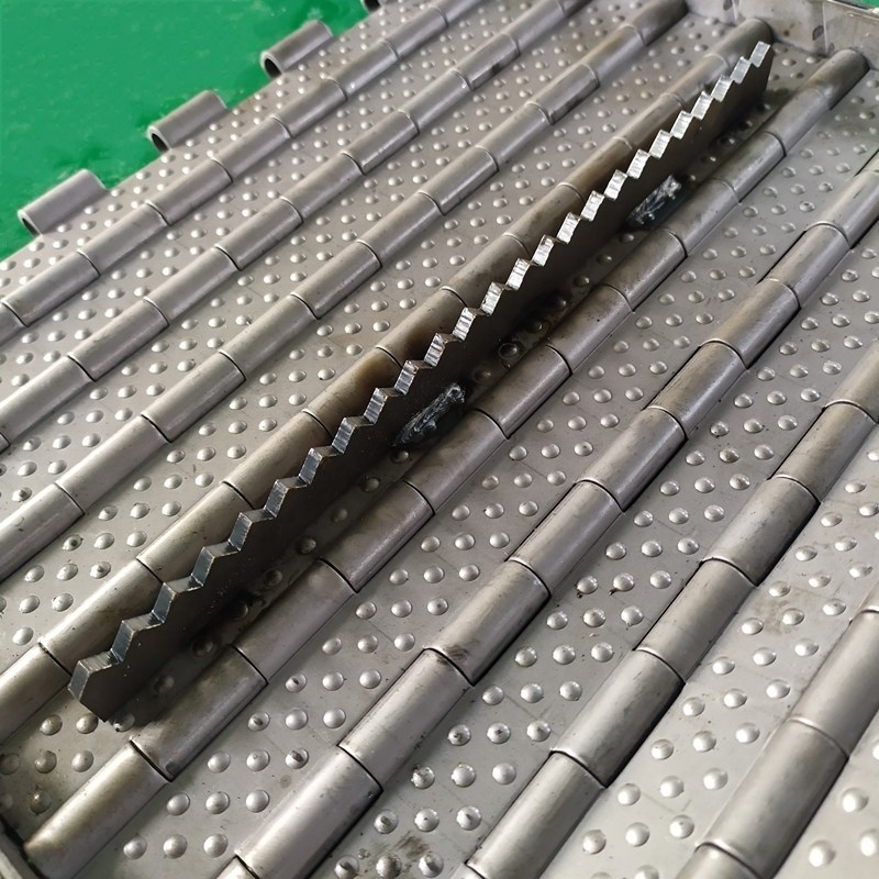 China manufacturer Supply  galvanized stainless Chip Conveyor Belt for CNC lathe equipment NO MOQ