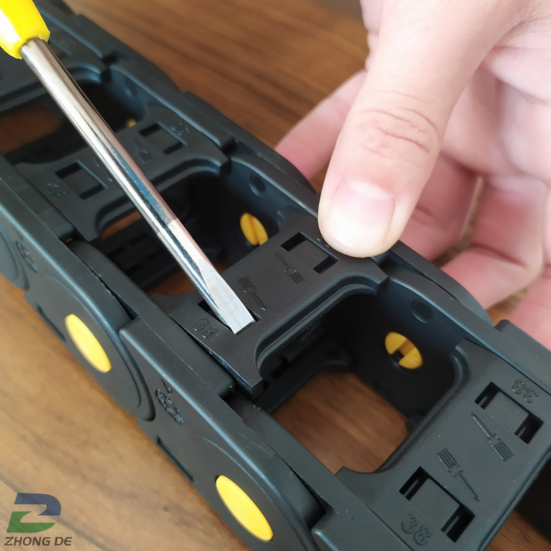 Manufacturers produce plastic cable chains, plastic nylon cable brackets, cable trays and flexible cable traction chains.