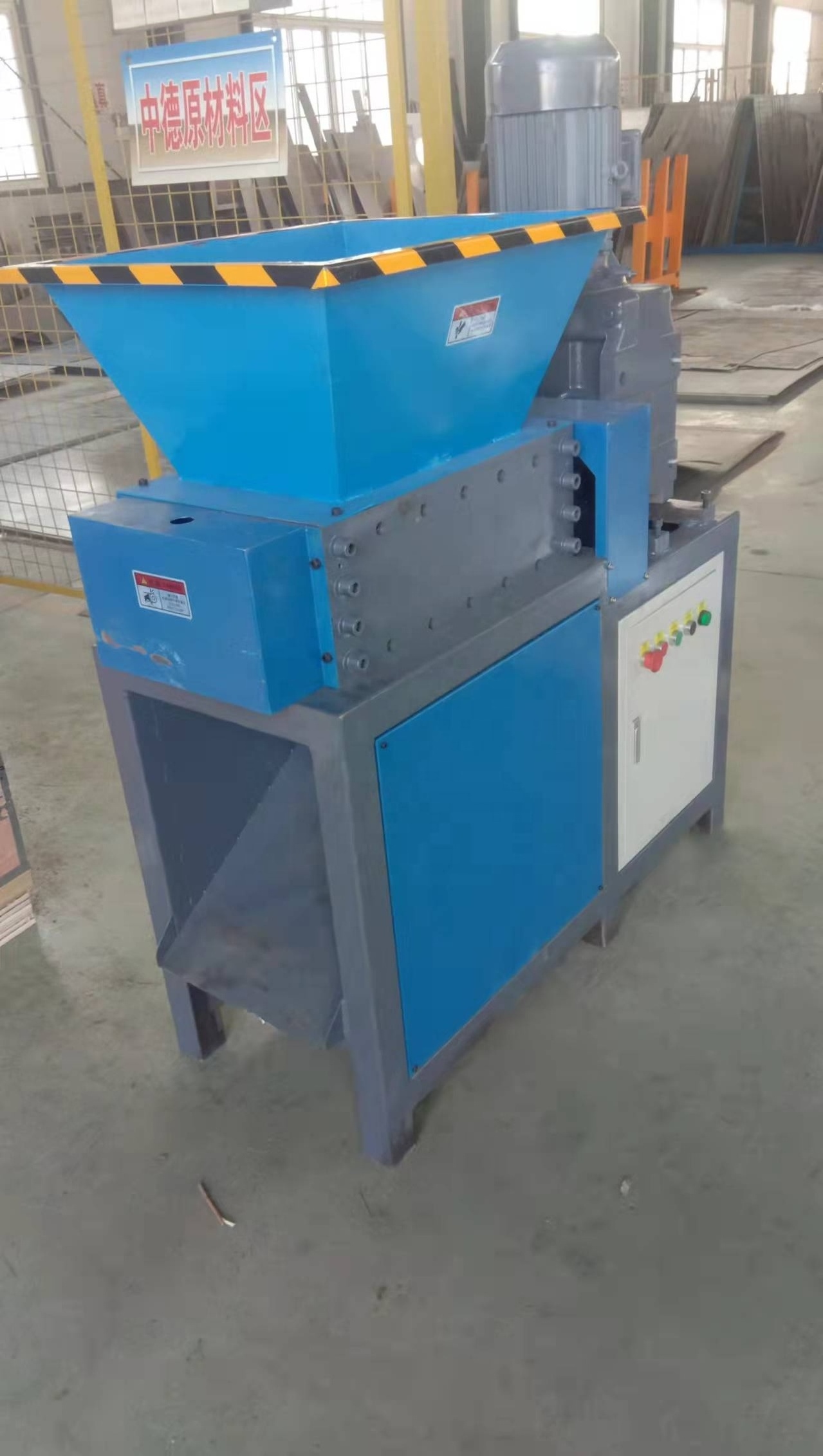 Corrugated cardboard paper shredding machine carton box shredder