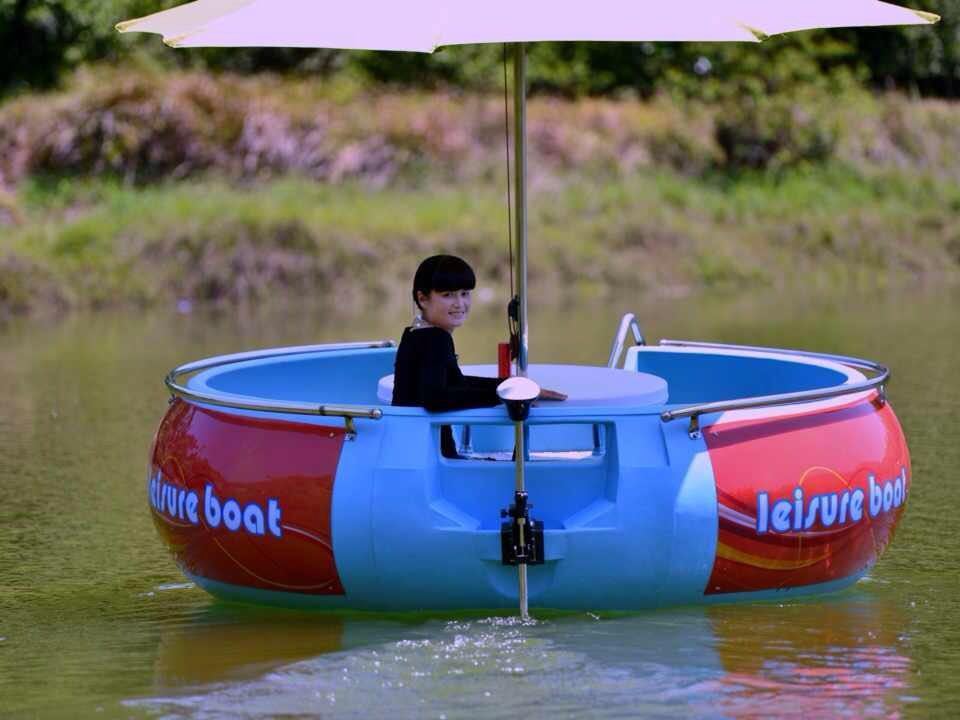 BBQ Boat Electric  Polyethylene BBQ Donut Boat with Sunshade Waterpark for Adult Party