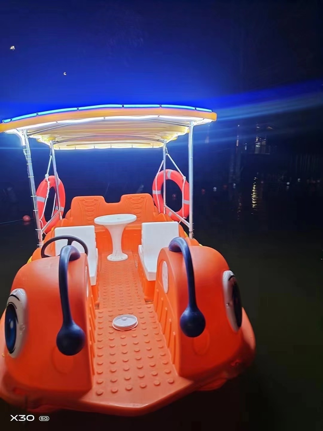 Outdoor Floating Boat Water Park Plastic Rowing Boat With Solar Panel Lights