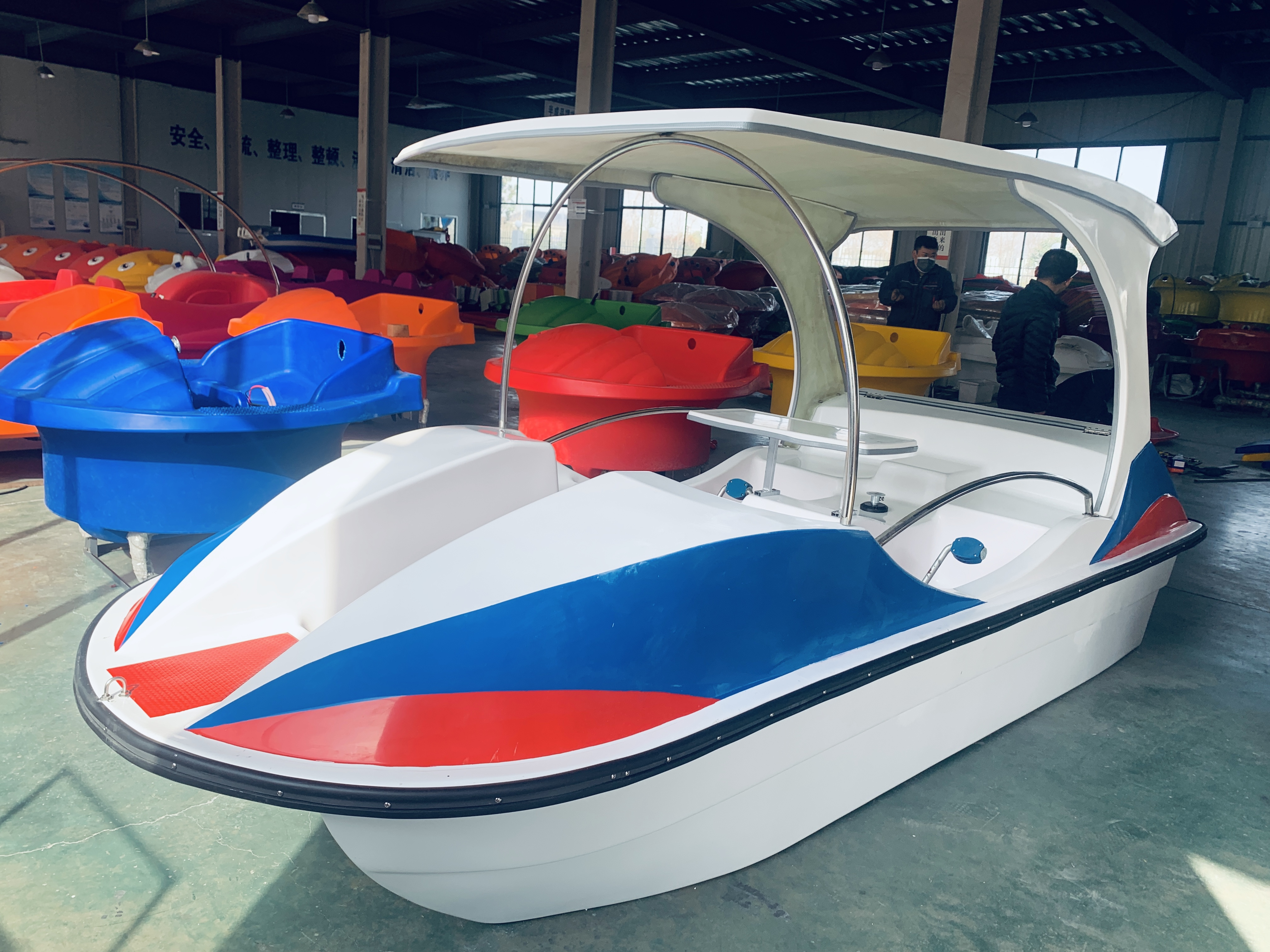 Factory 4 person pedal boat water pedalo boat for amusement park