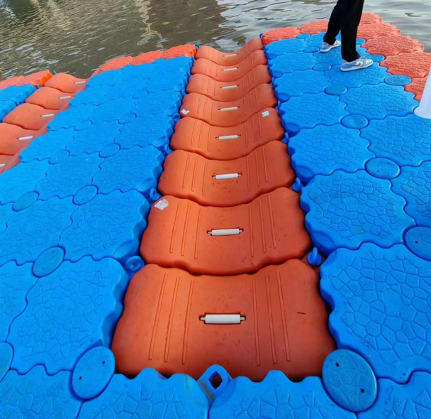 2023 low price U Shape Floating Dock Cubes   floating docks pontoon marine docks plastic water floating buoy