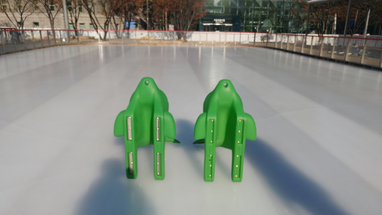 Custom Rink Equipment ice Skating assistant animals ice skates aids for kids and adults