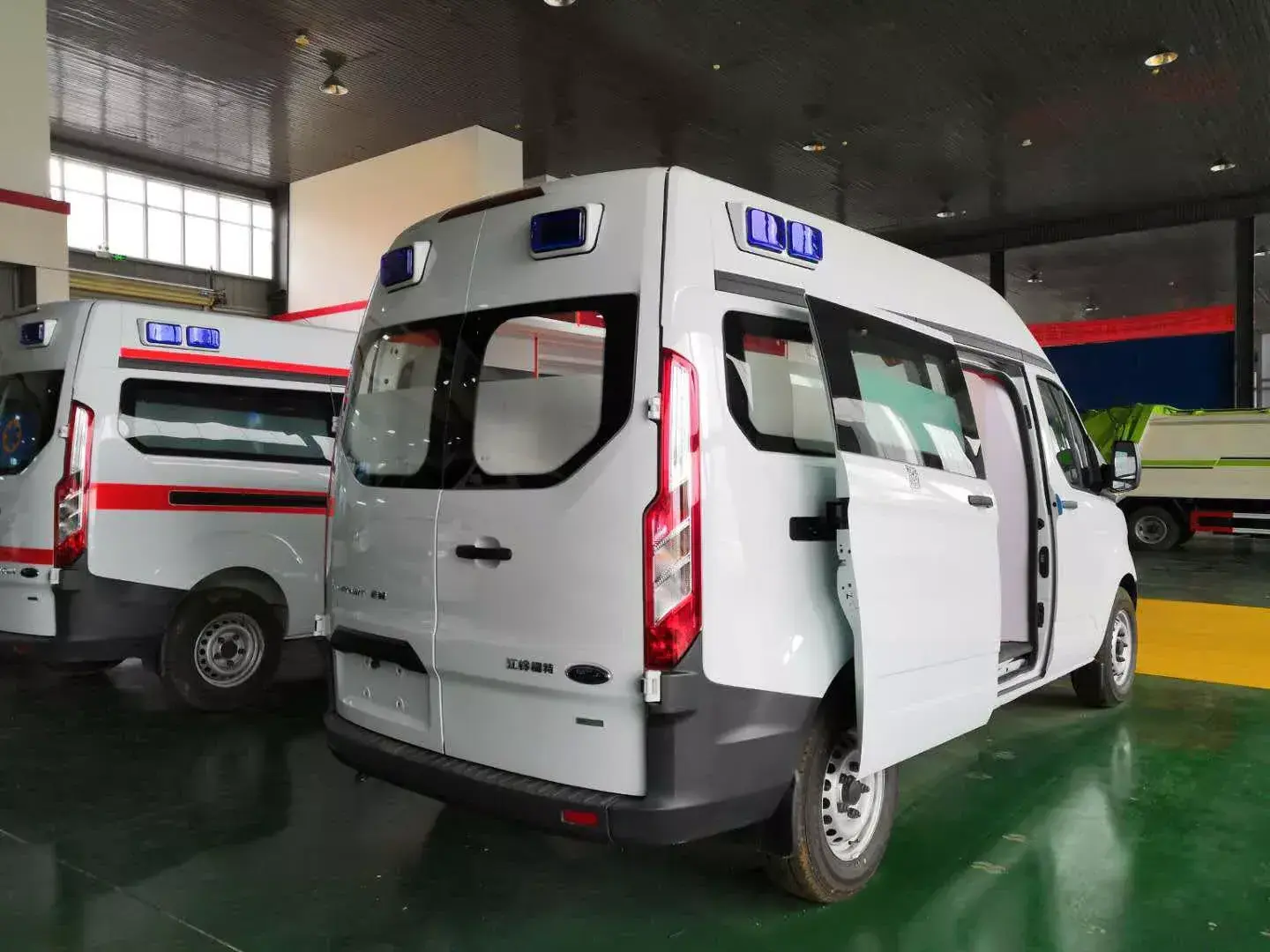 Ambulance Emergency Vehicles Ambulancia Ambulance Equipment Mobile Clinic Vehicle