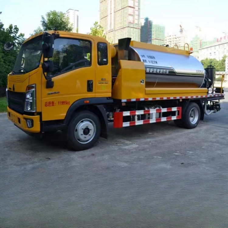 HOWO asphalt distributor truck 6 cbm tar spraying tank paving machinery asphalt trucks