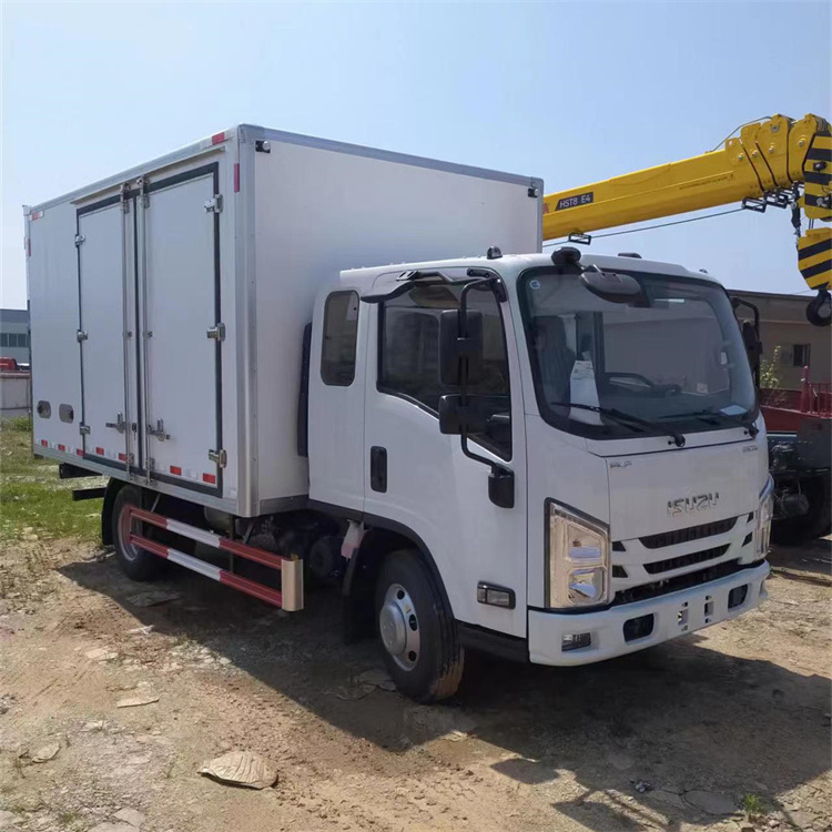 Japanese brand diesel engine ISUZU 4*2 refrigerated van freezer truck refrigerator wagon new used trucks in sale