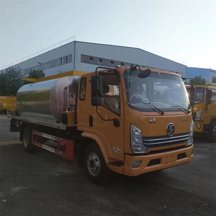 Cheap price Shacman 6000L Asphalt Distributor truck Asphalt Sprayer asphalt distributor heated bitumen truck tar spraying tank