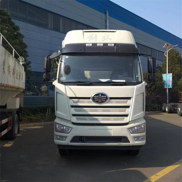 Superior Quality  FAW 8*4 40CBM  Bulk Feed Truck Bulk Feed Poultry Livestock Food Tanker Truck Chicken Feed Delivery Vehicle