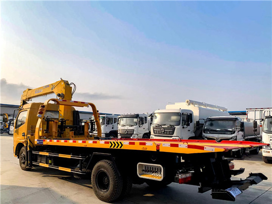 4 Tons  heavy duty roll back tow truck with crane  Towing Truck Recovery Truck With Rotation Boom