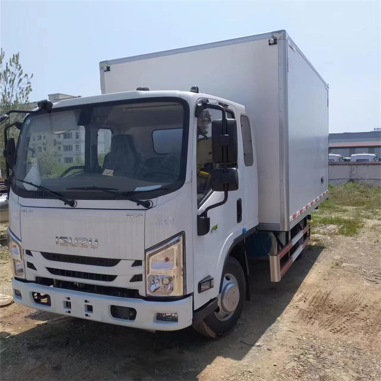 Japanese brand diesel engine ISUZU 4*2 refrigerated van freezer truck refrigerator wagon new used trucks in sale