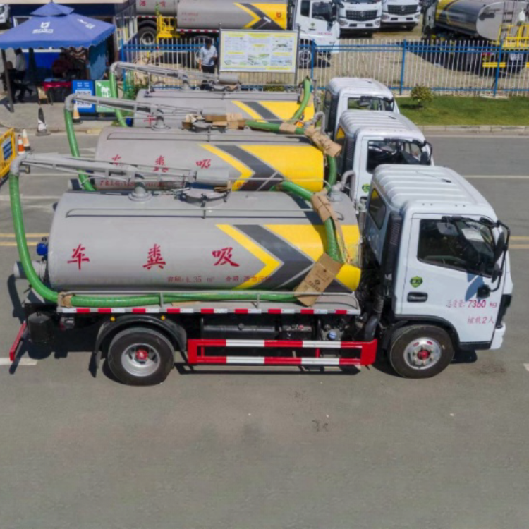 Small Dongfeng 4x2 suction truck 5 cbm vacuum pump septic tank truck