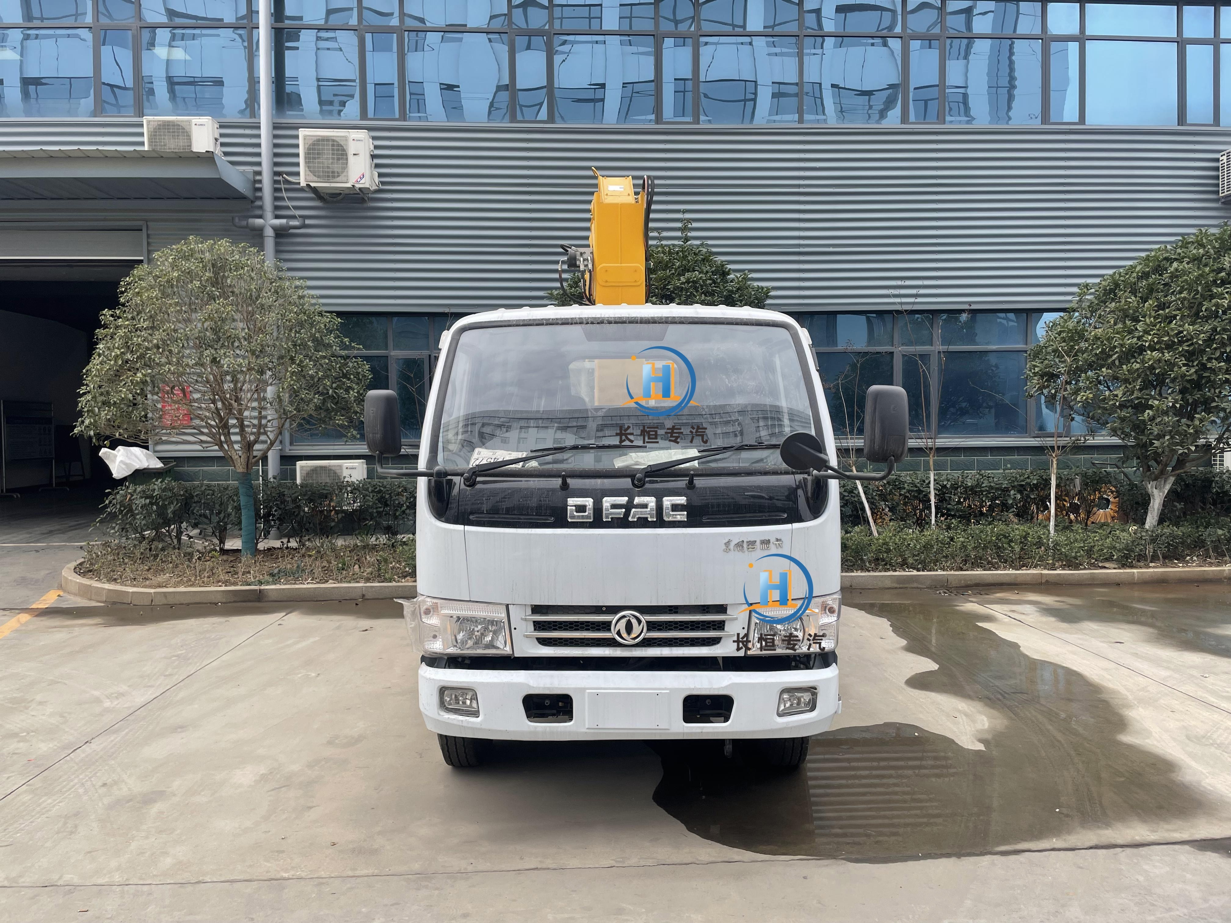 Dongfeng  RHD small truck mounted crane boom truck  small crarne truck