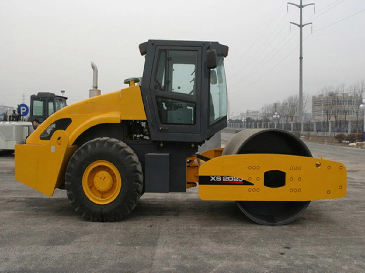 High-quality spot 20-ton single drum vibratory roller Xs202j in stock