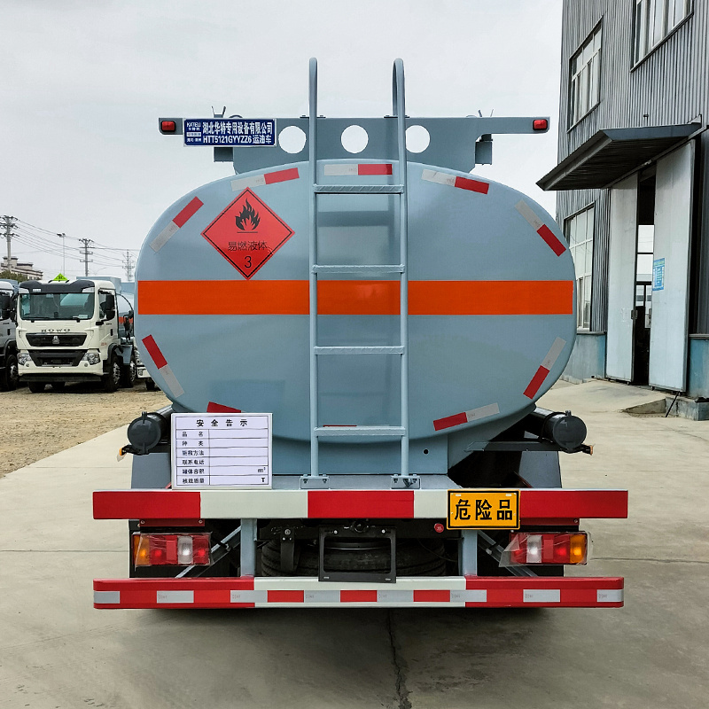 SinoTruck HOWO 10000 Liters Fuel Tanker Truck Small Tank Truck for Oil Diesel Delivery