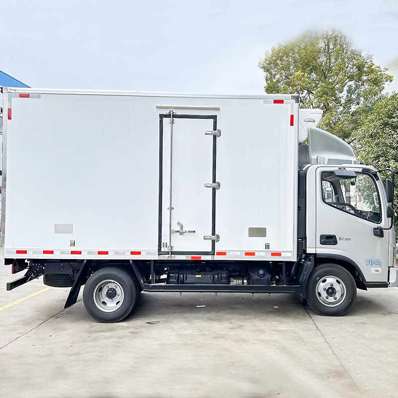 Foton Omar refrigerated truck for seafood and live fish