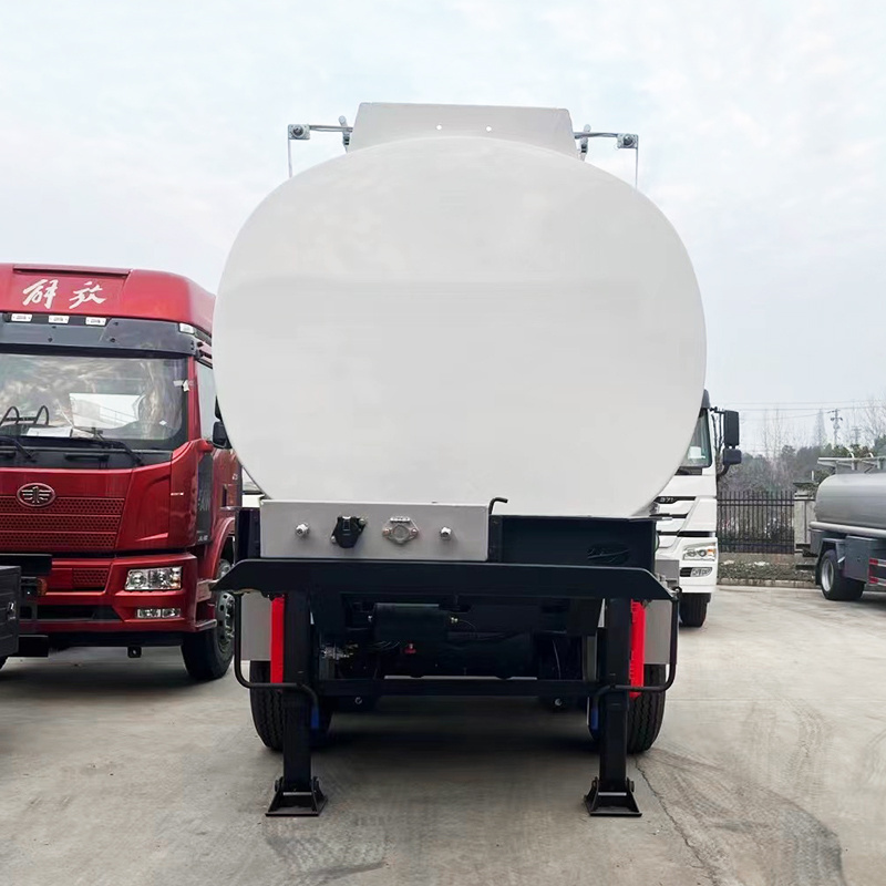 Chemical Liquid Tank Semi Trailers  2 Axle Semi Trailer  New 5000L Fuel Tank Trailer