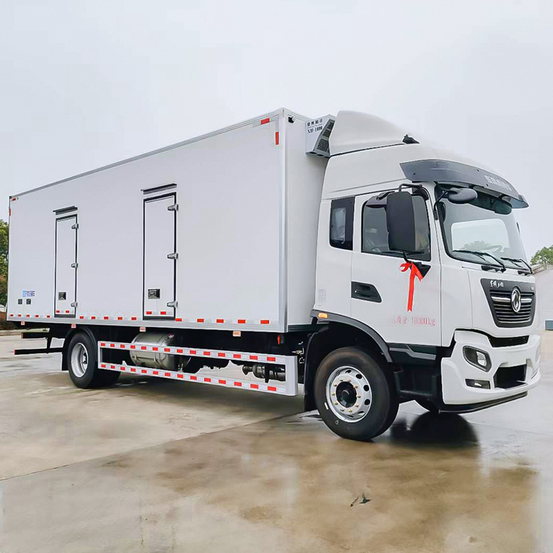 Dongfeng 6-meter-8 refrigerated truck, seafood and live fish transport truck, beverage distribution truck