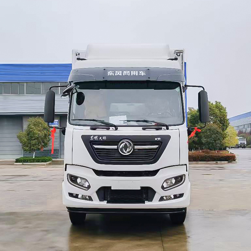 Dongfeng 6-meter-8 refrigerated truck, seafood and live fish transport truck, beverage distribution truck