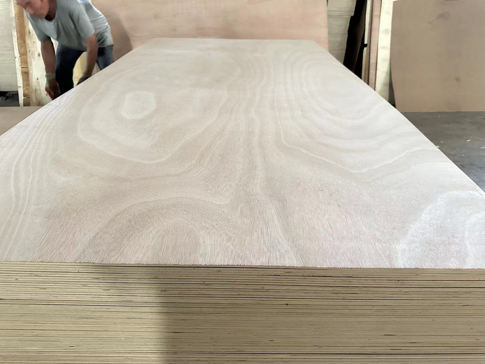 Furniture grade plywood 4x8 3mm 4mm 5mm 9mm 12mm 15mm 18mm wood veneer plywood sheet laminated marine okoume plywood