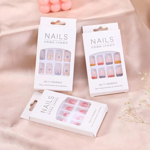 2024 New Design Valentine's Day Short Almond Fake Nails Paint Hot Kiss Nails Acrylic Finger Soft Gel Nail Tips Full Cover