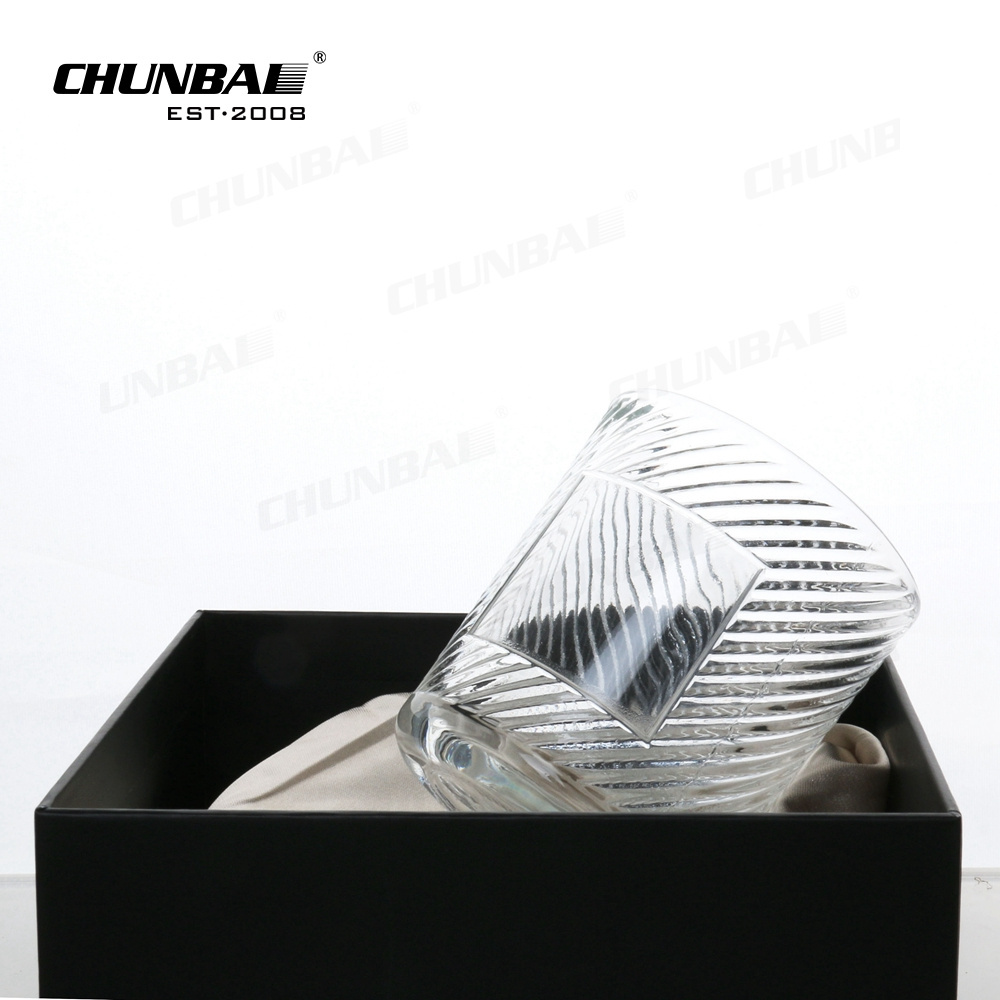 Wholesale Unique Custom Recycled New Luxury Cylinder Empty Borosilicate Clear Thick Glass Candle Jars With Lids For Candles