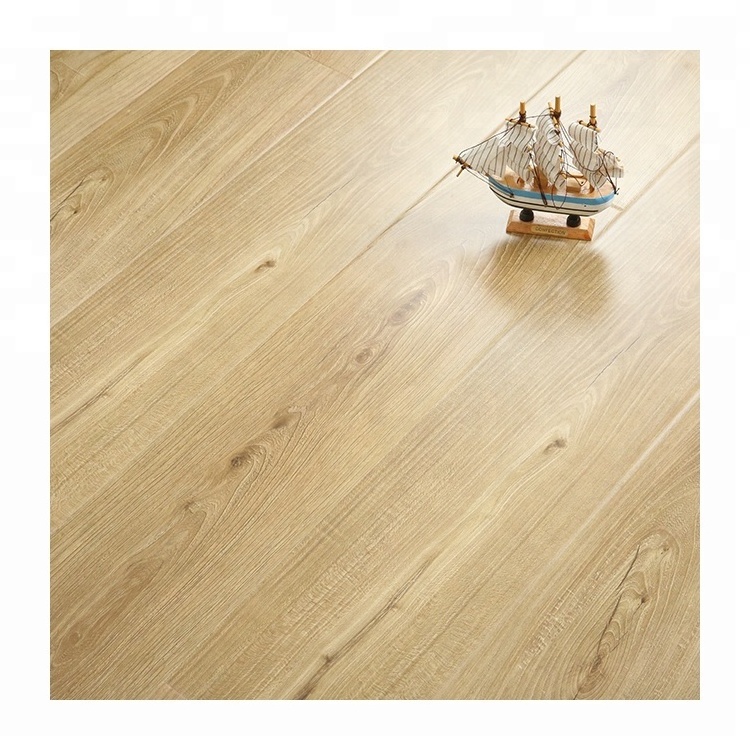 Anti-scratch Waterproof Wood Grain Textured Laminated Flooring 8mm 12mm