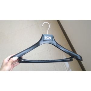 plastic suit hanger Jacket Hangers coat hanger with bar Suit