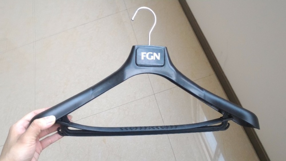 plastic suit hanger Jacket Hangers coat hanger with bar Suit