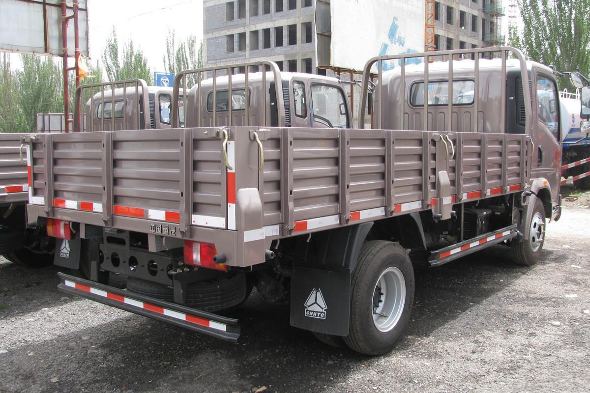 Hot Sell HOWO 3 tons cargo truck van box fence 4x2 small cargo truck fence trailer truck box stake