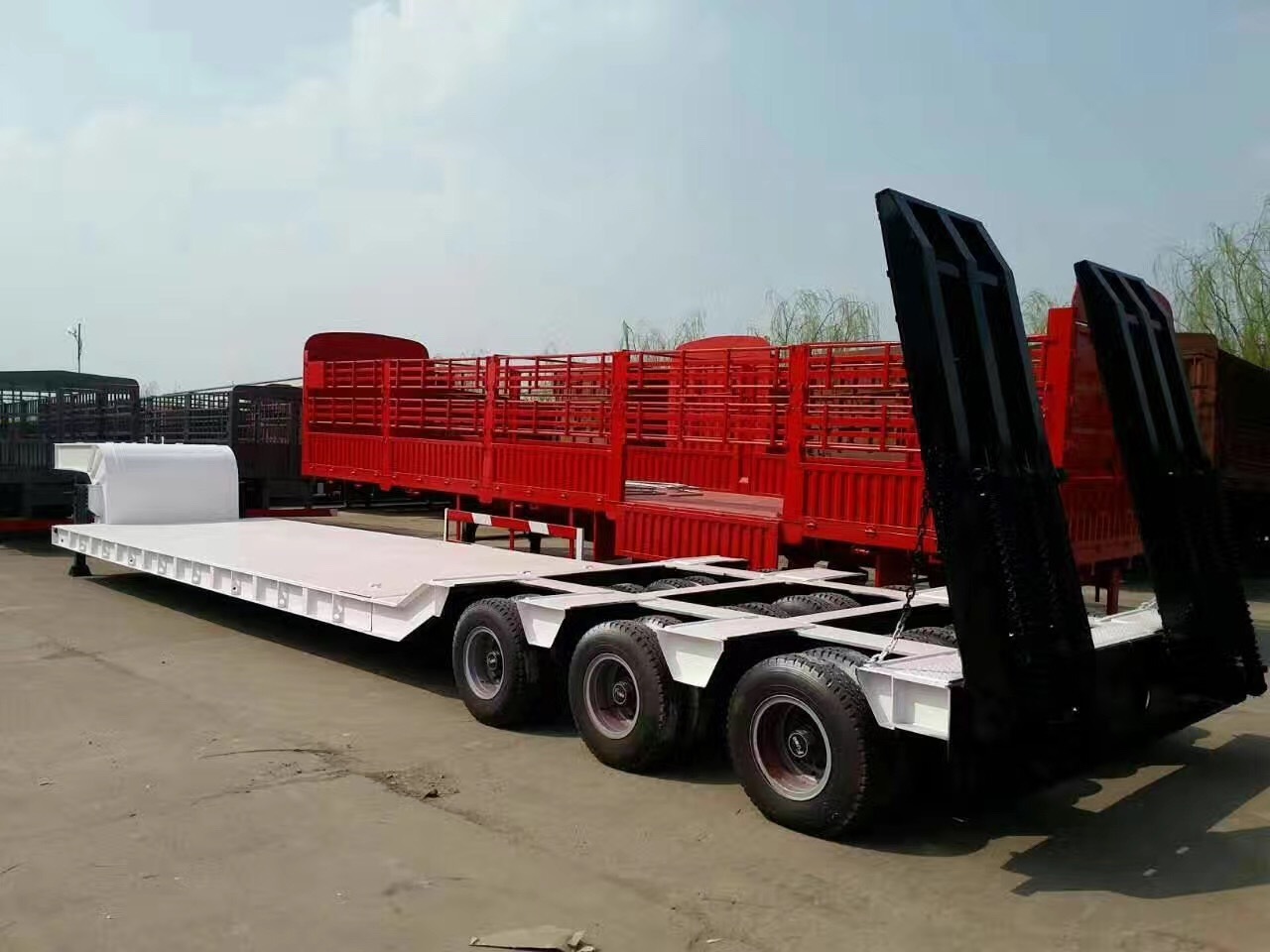 China 3 Axle 4 Axle 5 Axle low loader trailer carrying crane excavator lowbed semi trailer for sale