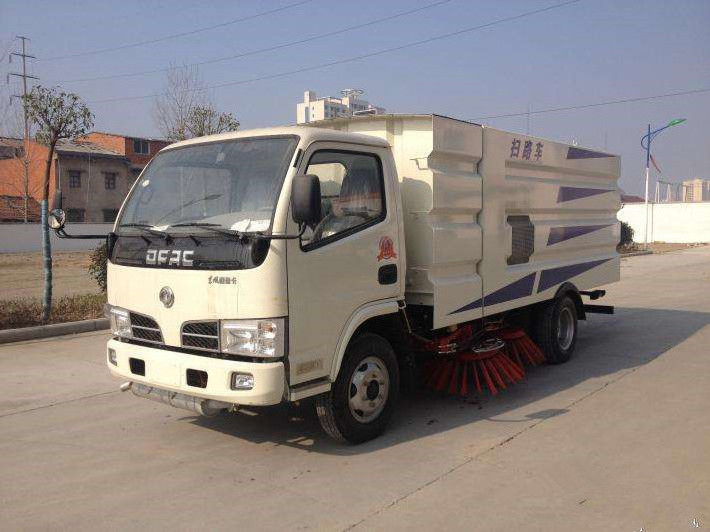 China brand Dongfeng vacuum street industrial sweeper truck price truck mount street sweeper for sale