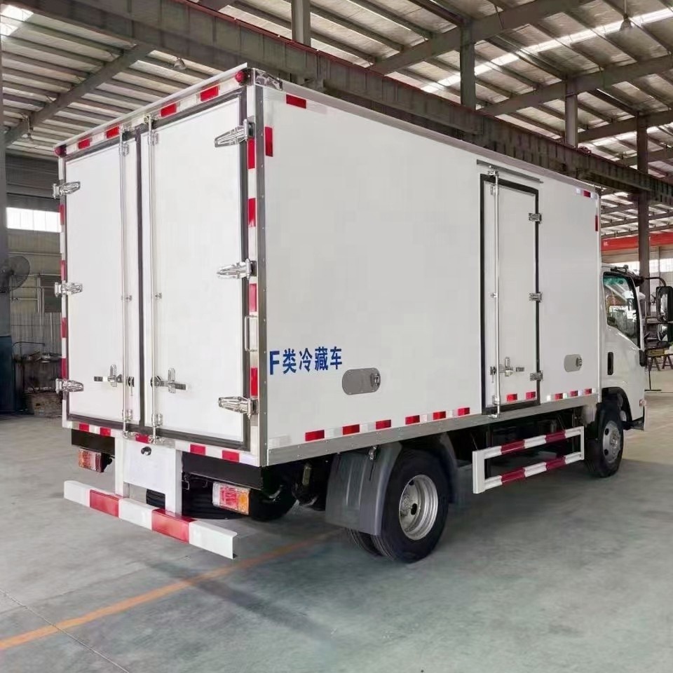 Japanese brand 4x2 refrigerator van truck freezer truck fish meat fruit transport truck for sale