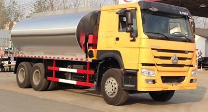 Cheap price dongfeng 4m3 6m3 8m3 heated asphalt spray truck mounted bitumen sprayer tank truck for sale