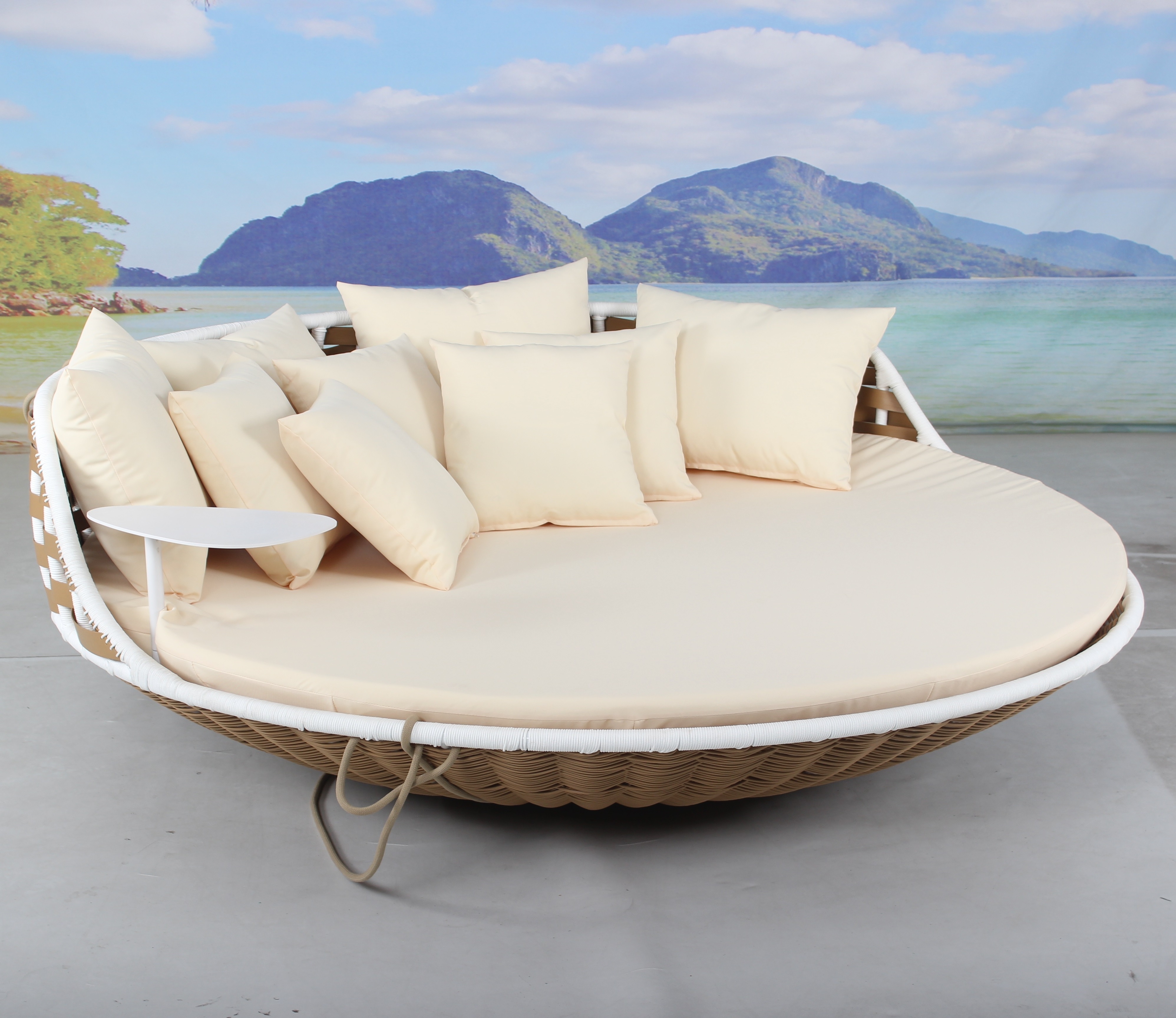 Outdoor Wicker Rattan Round Lounge Swing Bed Hanging Daybed