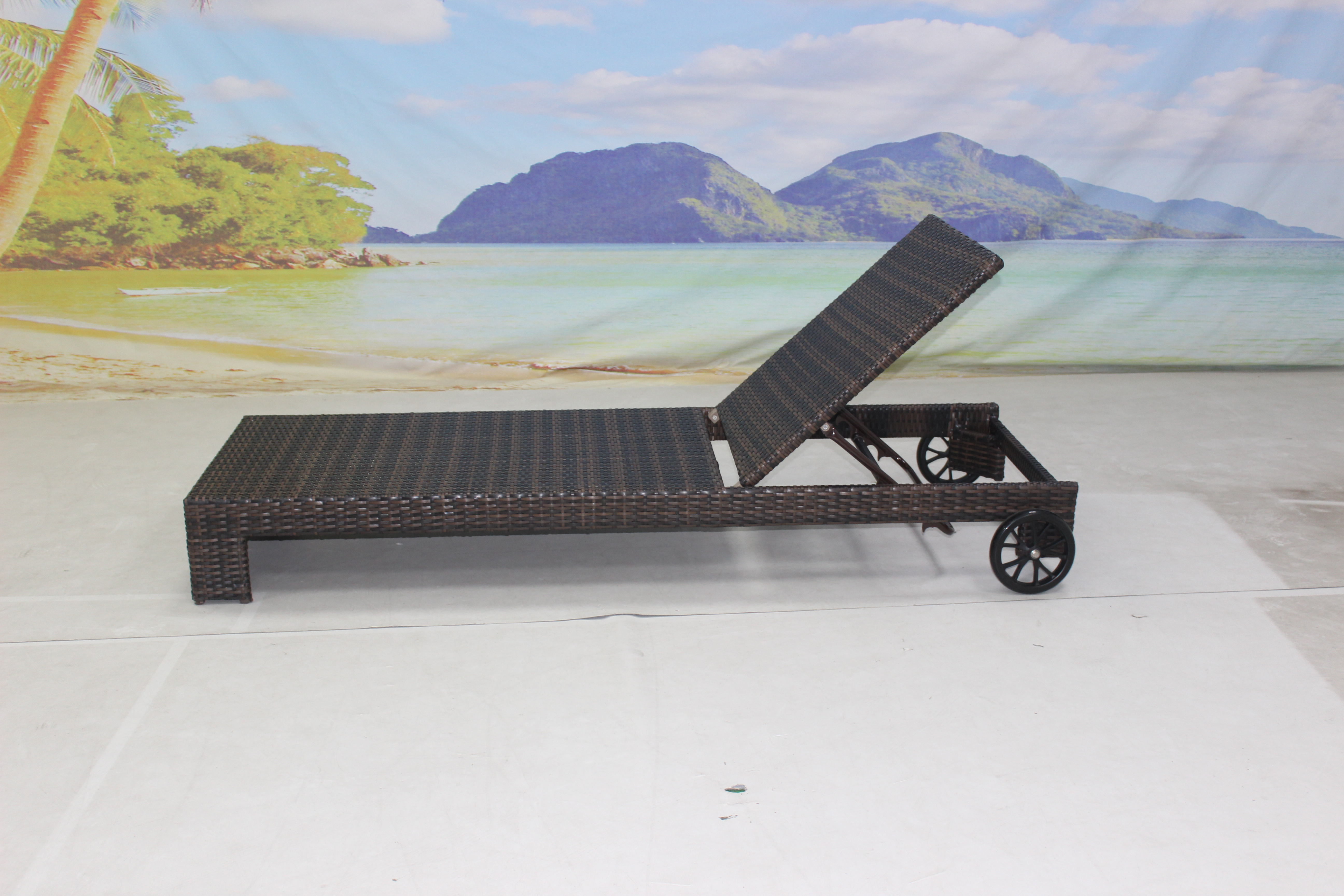 Commercial Hotel Poolside Outdoor Beach Wicker Chaise Lounge Chair With Wheels