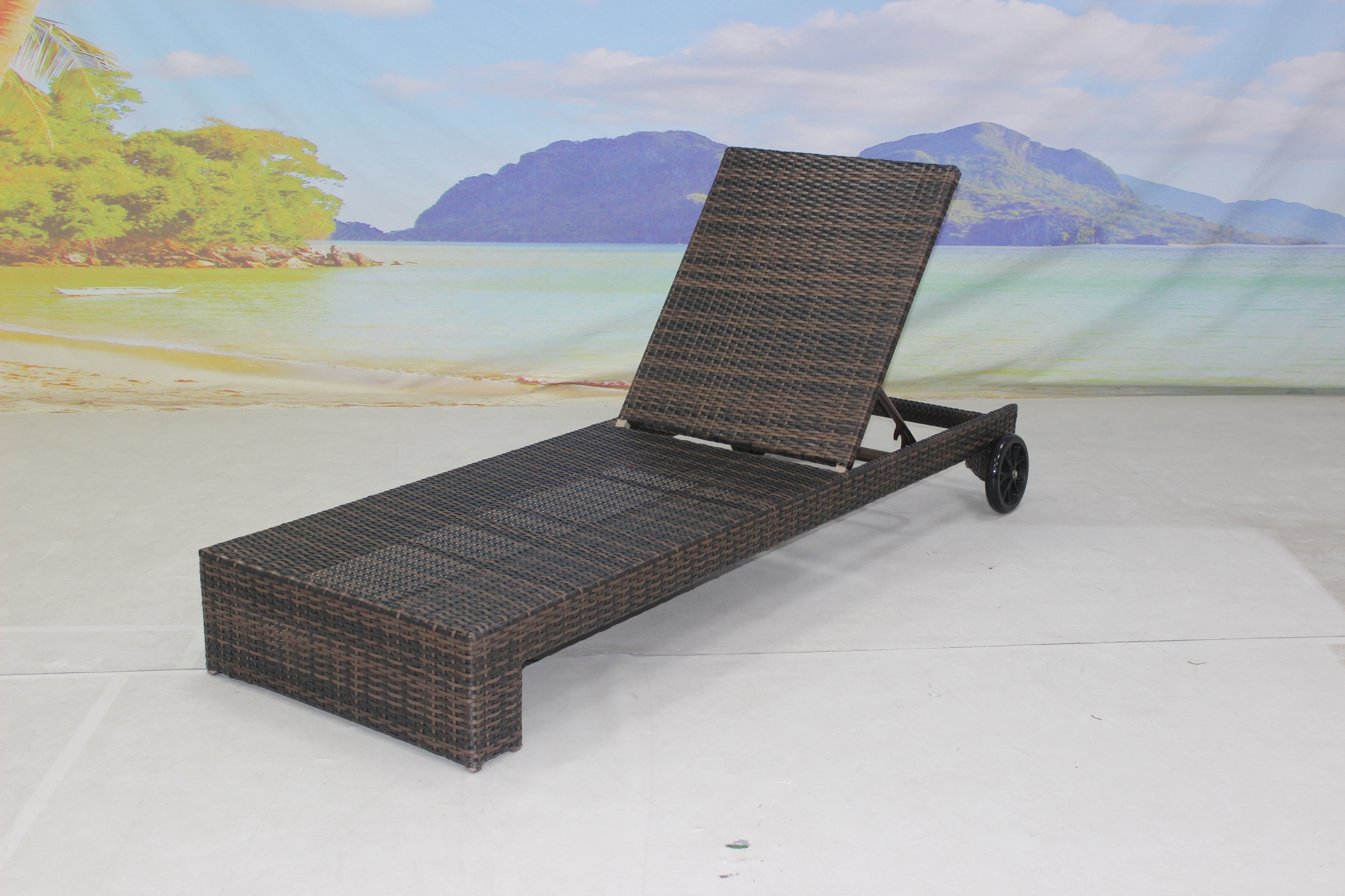 Commercial Hotel Poolside Outdoor Beach Wicker Chaise Lounge Chair With Wheels