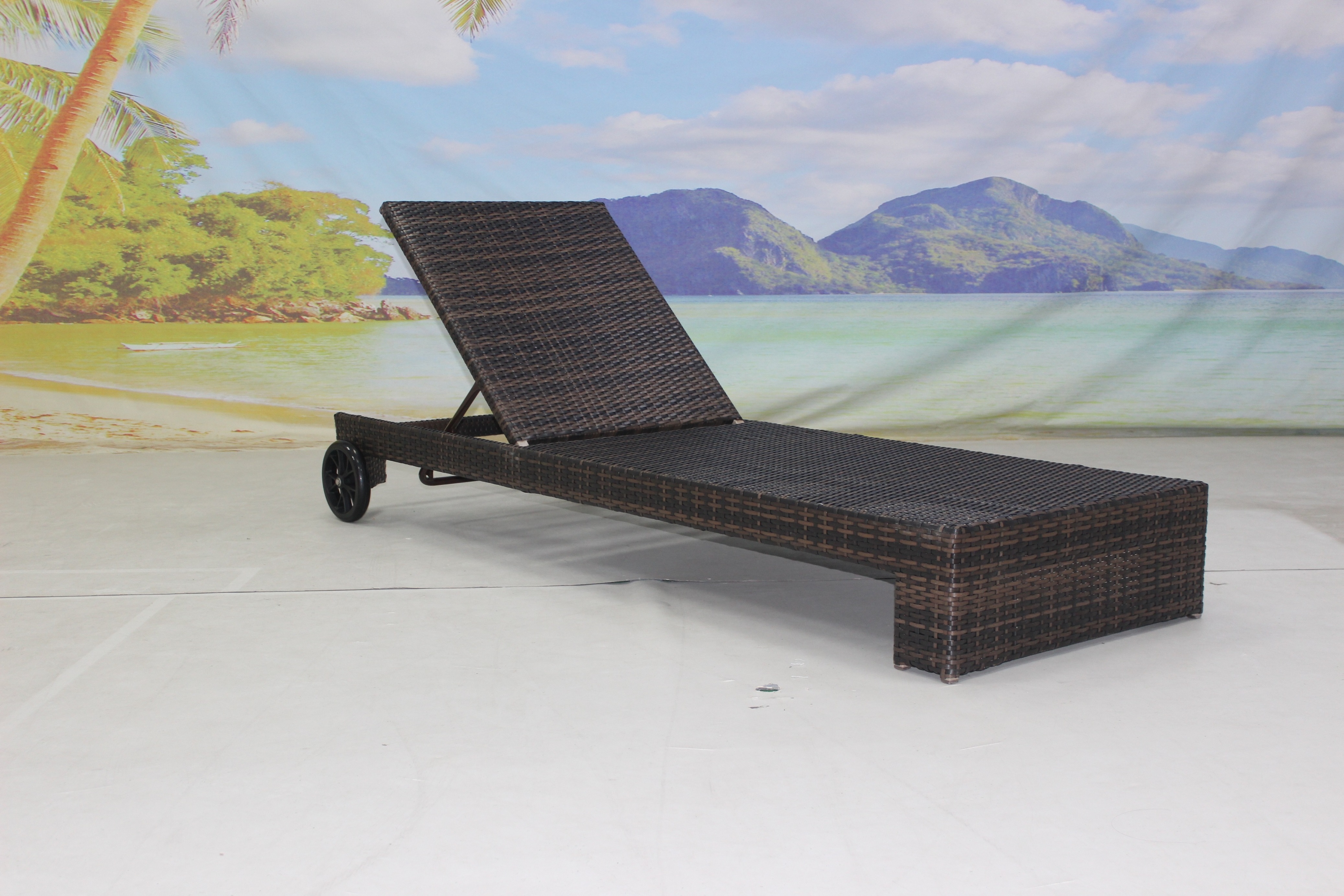 Commercial Hotel Poolside Outdoor Beach Wicker Chaise Lounge Chair With Wheels