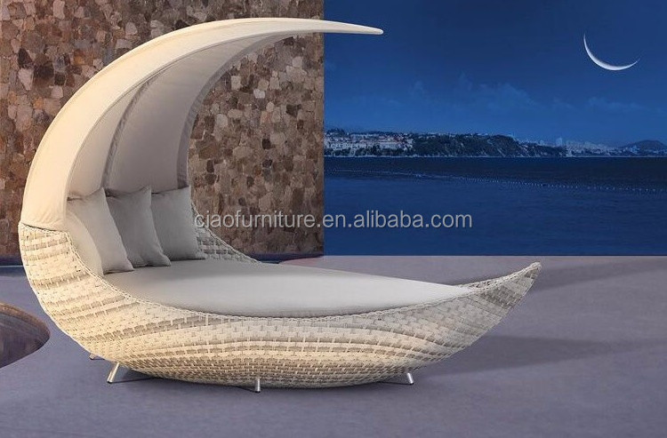 Unique design modern moon shape wicker outdoor daybed with canopy