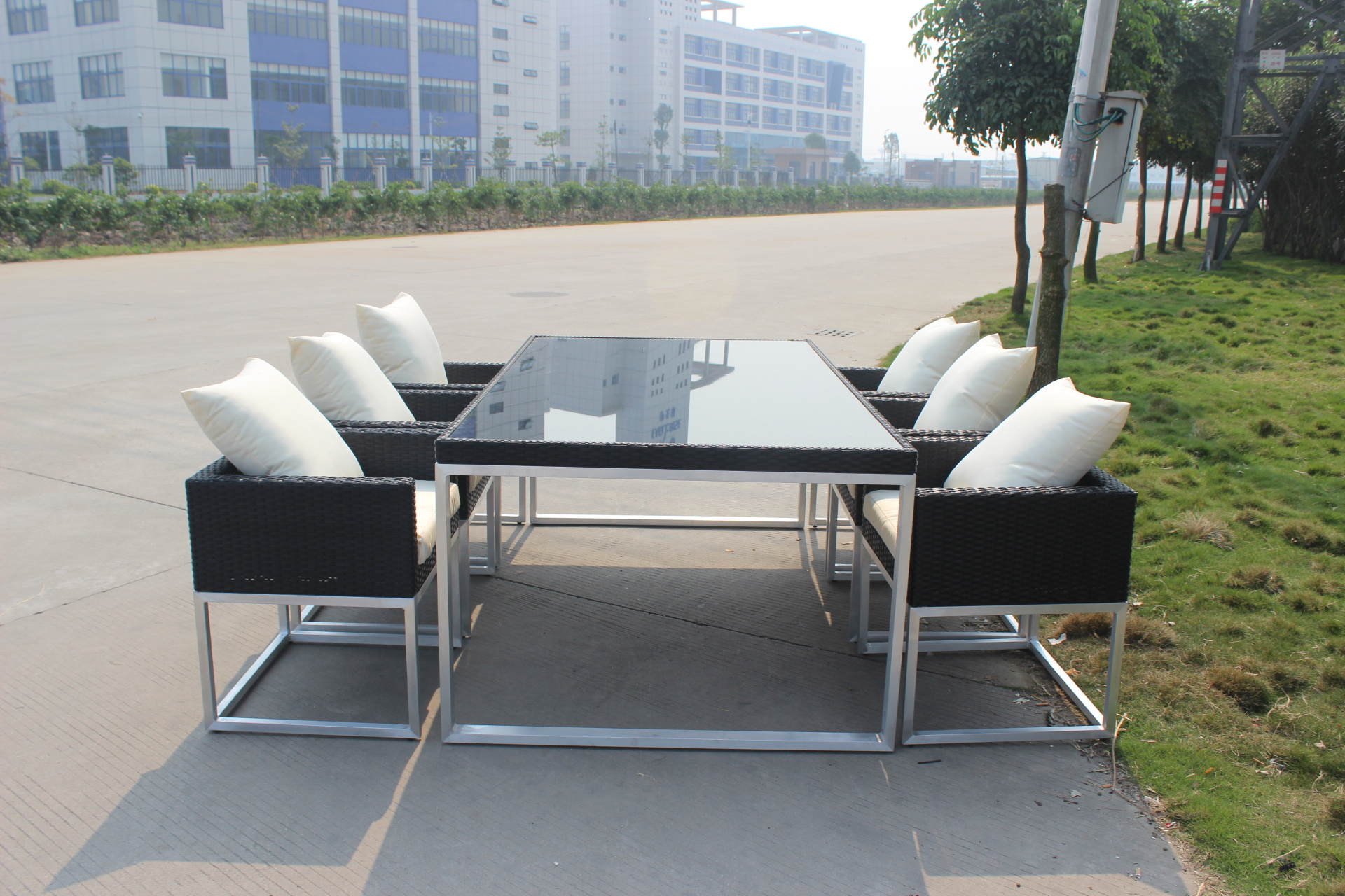 Wholesale Space Saving Garden Terrace Furniture 6 Seater PE Rattan Outdoor Dining Rectangular Table And Chairs Set