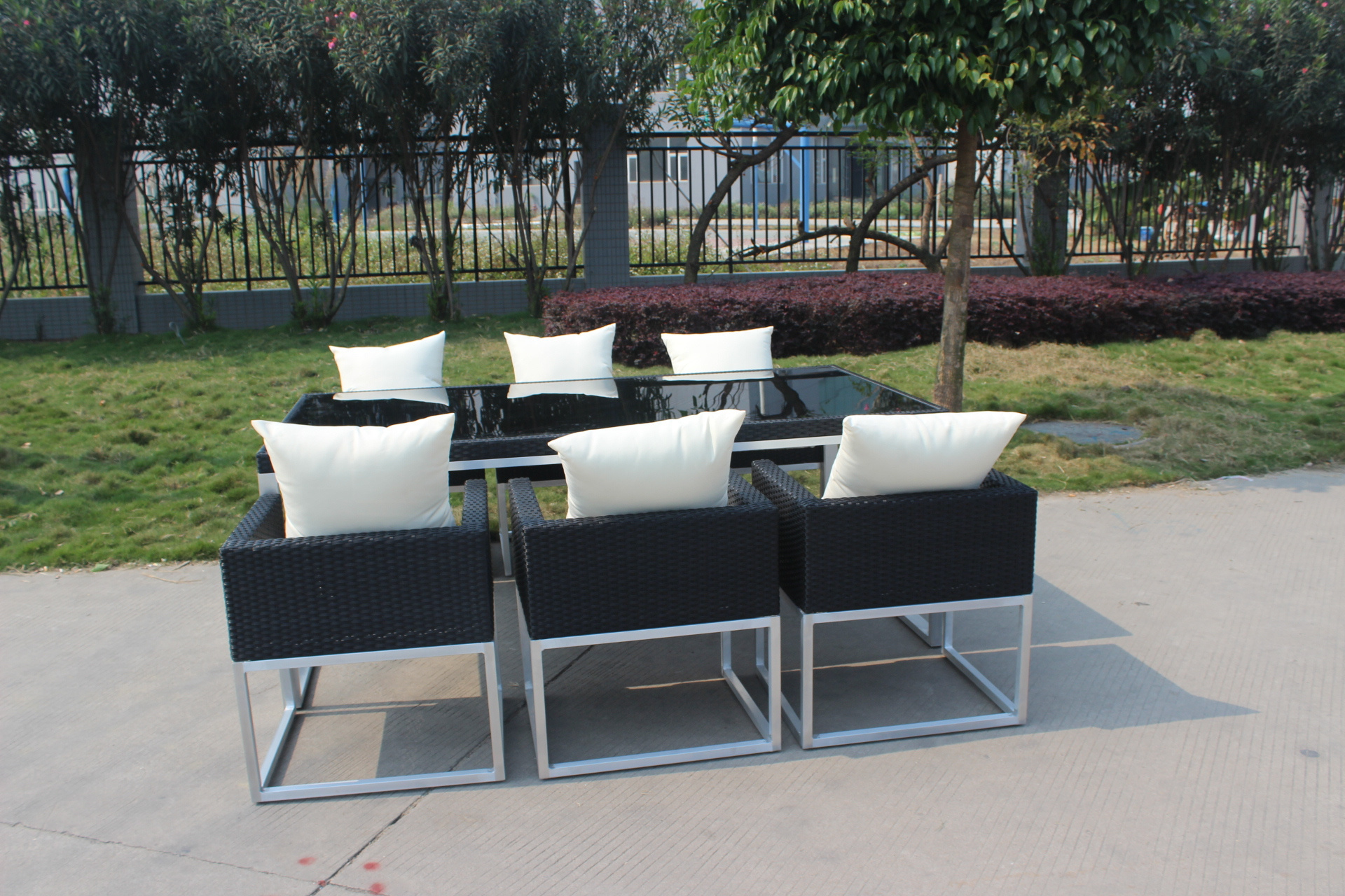 Wholesale Space Saving Garden Terrace Furniture 6 Seater PE Rattan Outdoor Dining Rectangular Table And Chairs Set