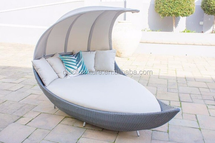 Unique design modern moon shape wicker outdoor daybed with canopy